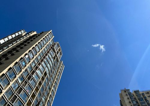 樓市這項(xiàng)數(shù)據(jù)一年來(lái)首次回正，樂(lè)觀背后的不樂(lè)觀——以上海房地產(chǎn)開發(fā)為例